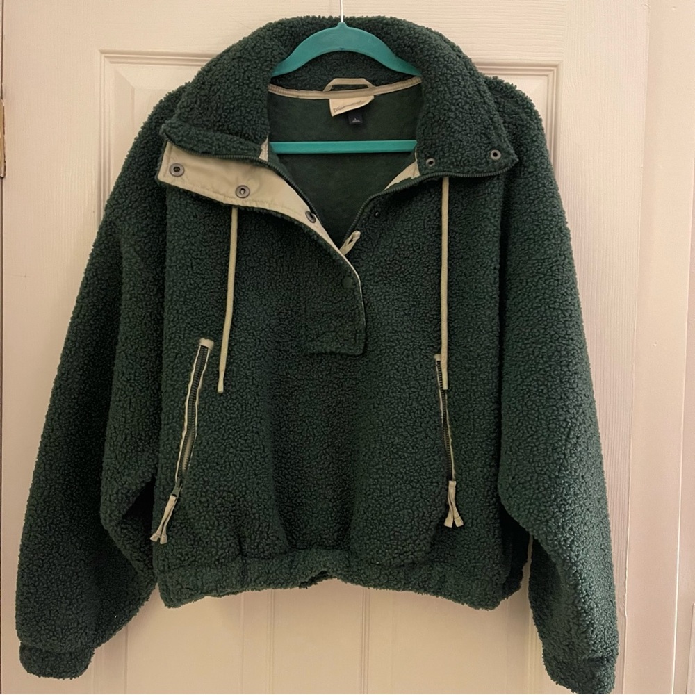 Universal Thread green sherpa half-zip pullover